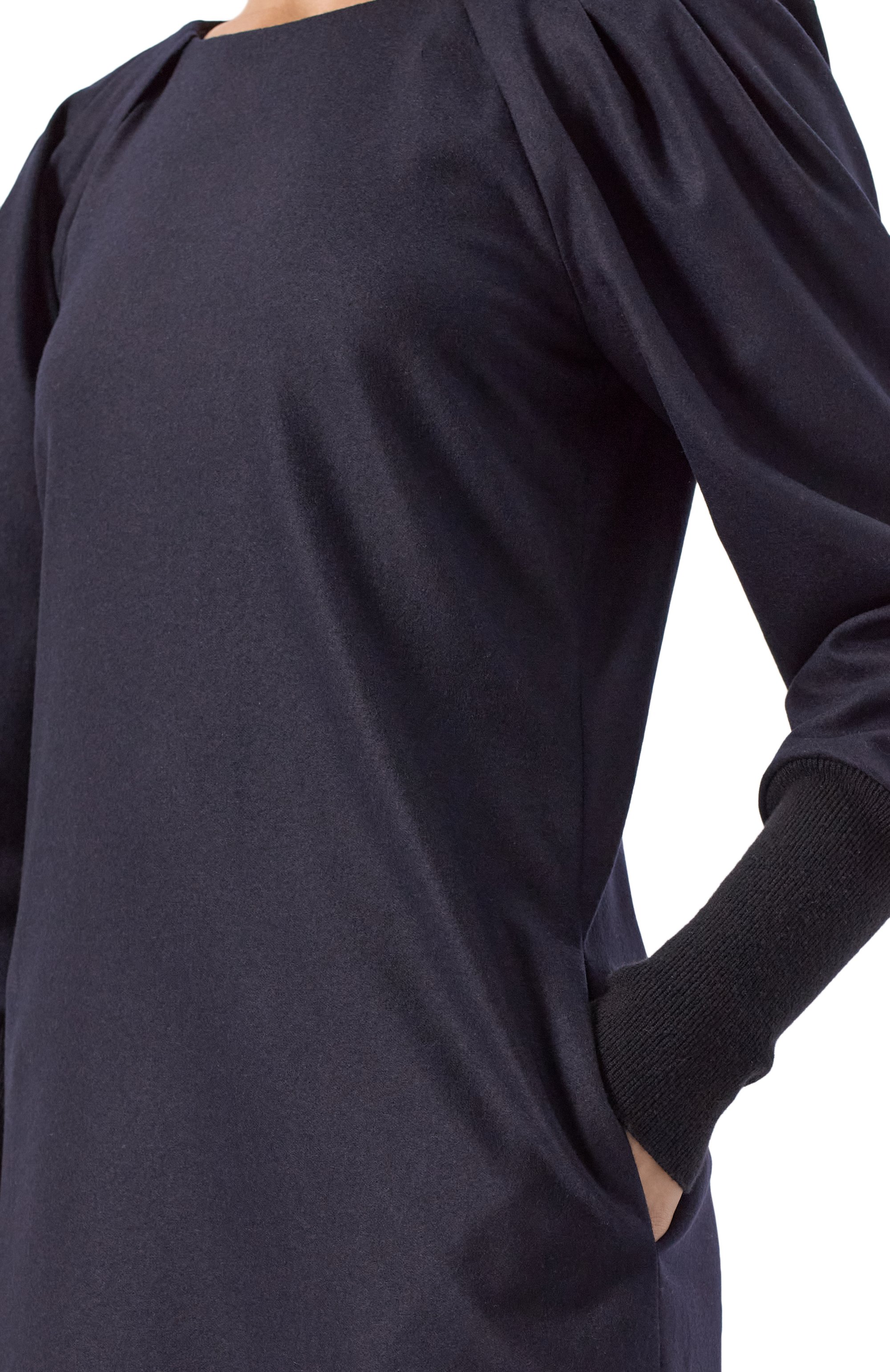 Платье из шерсти и кашемира EMPORIO ARMANI темно-синего цвета по цене 106500 руб., арт. EW002311/TE10537, фото 5 Платье из шерсти и кашемира EMPORIO ARMANI, арт. EW002311/TE10537, фото 5