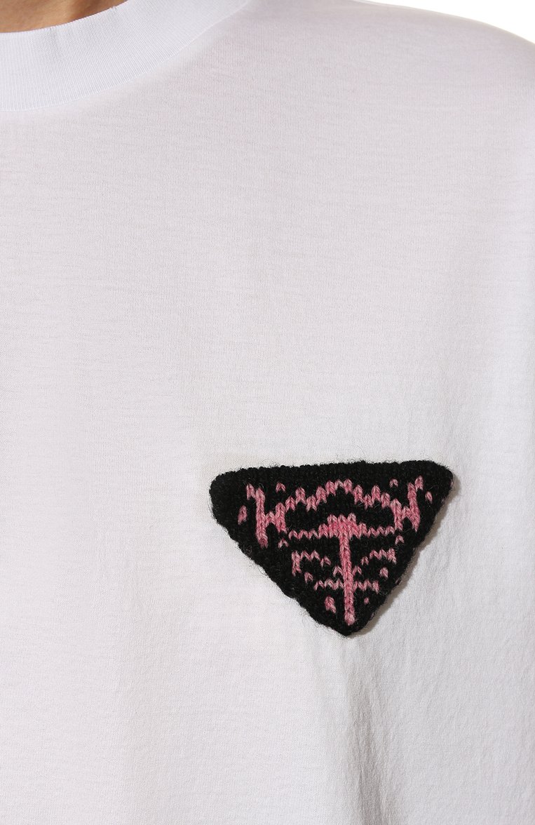 Женская хлопковая футболка PRADA белого цвета, арт. 3572A-1ZPL-F0009-212 | Фото 5 (Материал внешний: Хлопок; Стили: Спорт-шик; Принт: Без принта; Рукава: Короткие; Длина (�для топов): Стандартные; Нос: Не проставлено; Материал сплава: Проставлено; Региональные ограничения белый список (Axapta Mercury): Не проставлено)