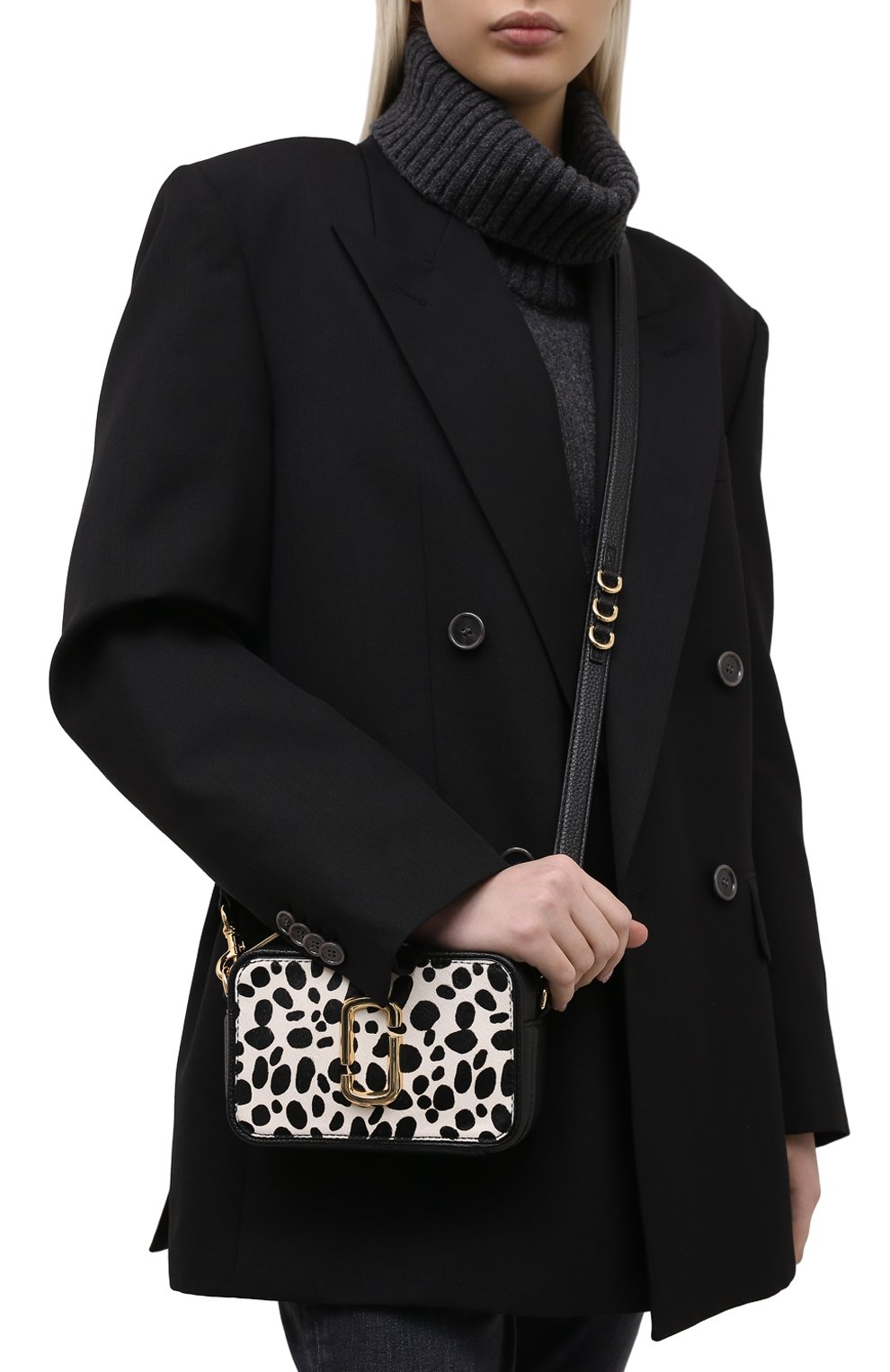 Сумка the softshot 17 MARC JACOBS (THE) черно-белого цвета по цене 45700 руб., арт. M0017127, фото 2 Сумка the softshot 17 MARC JACOBS (THE), арт. M0017127, фото 2