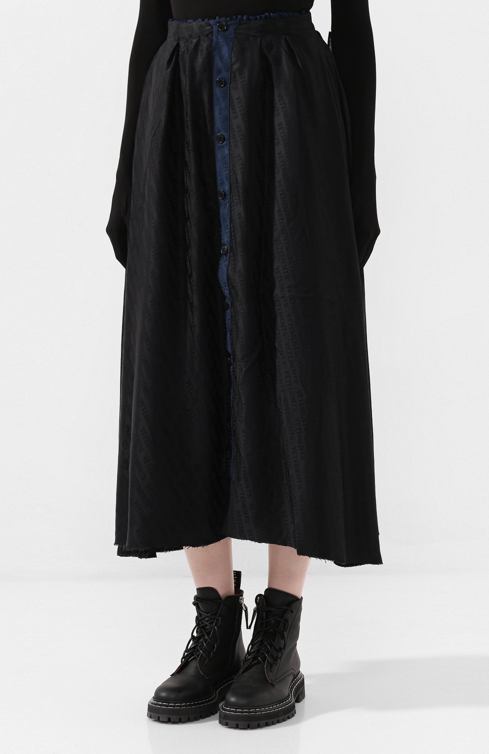 Юбка-миди VETEMENTS черного цвета по цене 117500 руб., арт. WAH20SK402, фото 6 Юбка-миди VETEMENTS, арт. WAH20SK402, фото 6