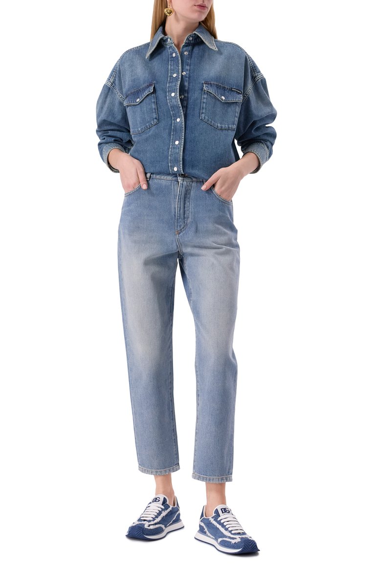 Женская джинсовая рубашка DOLCE & GABBANA синего цвета, арт. F5T15D/G8MM1 | Фото 2 (Материал сплава: Проставлено; Драгоценные камни: Проставлено; Рукава: Длинные; Длина (для топов): Удлиненные; Кросс-КТ: Деним; Стили: Кэжуэл; Женское Кросс-КТ: Рубашка-одежда; Принт: Без принта; Материал внешний: Деним, Хлопок)