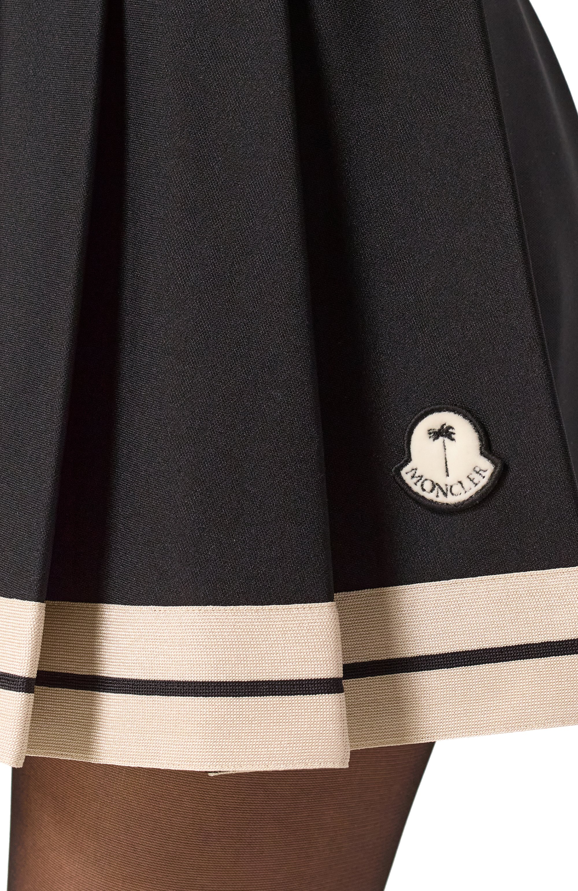 Юбка moncler x palm angels MONCLER GENIUS темно-серого цвета по цене 61550 руб., арт. 2D000-01-M2485, фото 5 Юбка moncler x palm angels MONCLER GENIUS, арт. 2D000-01-M2485, фото 5
