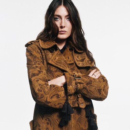 Твигги и Майя Уиграм в летней кампании Burberry 2026