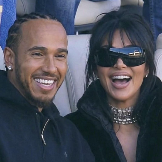 Фото дня: Кардашьян и Хэмилтон вместе на Супербоуле