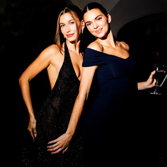 Образы для вечеринок в стиле Кендалл Дженнер и Хейли Бибер