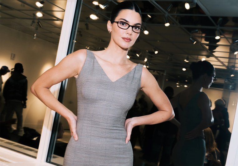 Кендалл Дженнер в Dolce & Gabbana задает тренд на платья-футляры