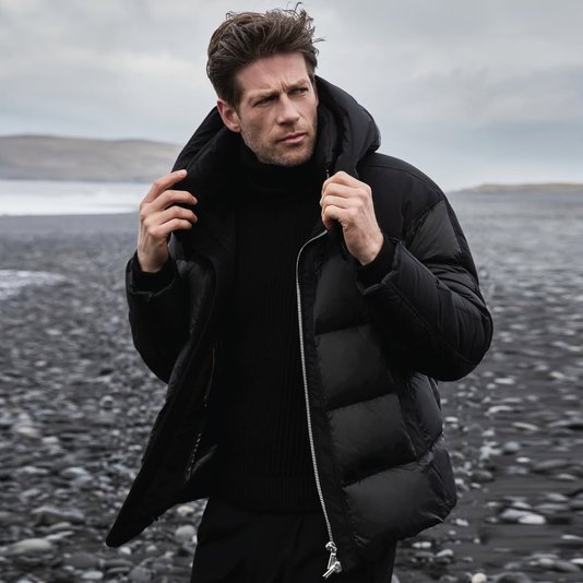 Комфортные образы с куртками и пуховиками Moorer