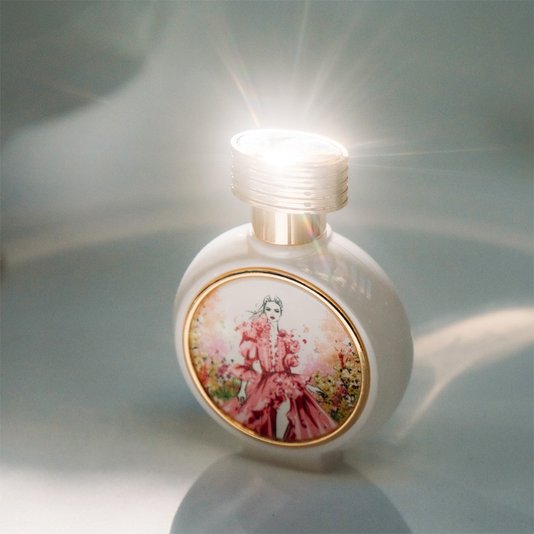 Воплощение женственности: аромат Forbidden Whisper от HFC