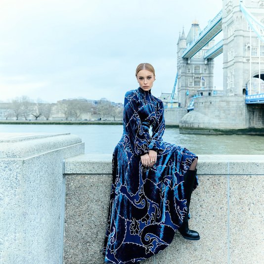 Звездные образы на показе Burberry