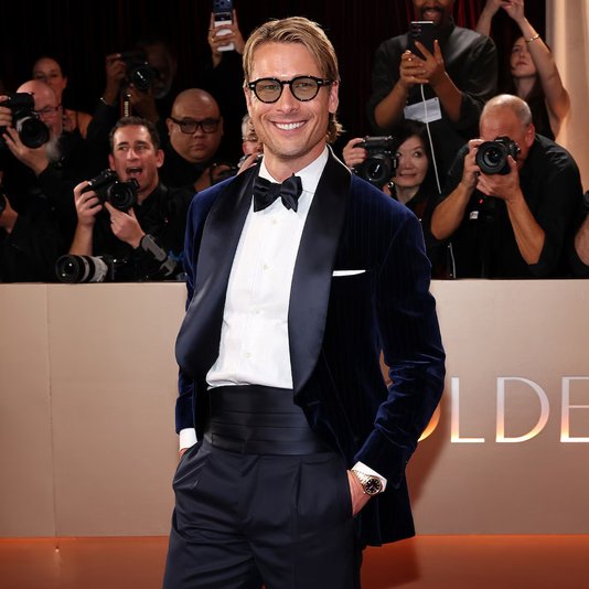 «Золотой глобус» 2026: лучшие костюмы с красной дорожки