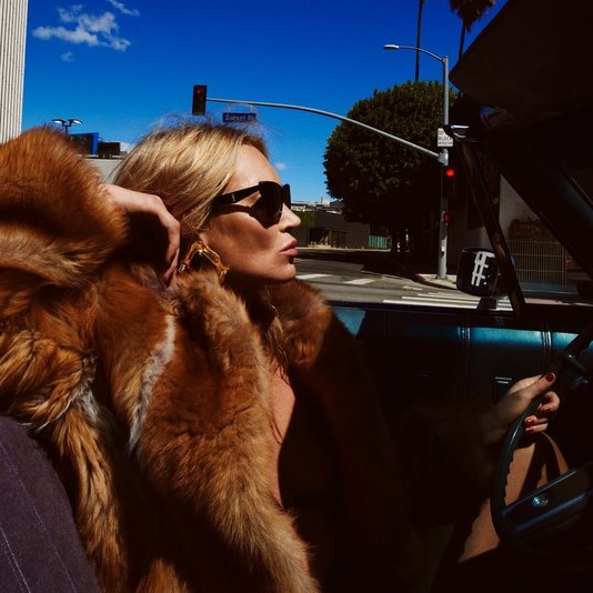 Скрытое: солнцезащитные очки как инструмент личного бренда