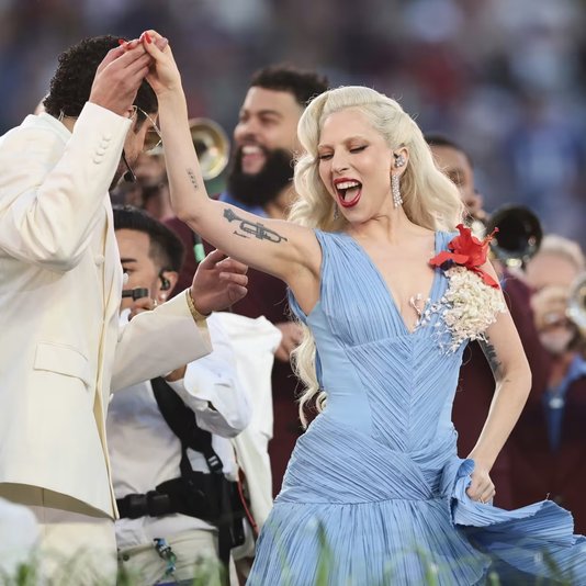  Bad Bunny и Леди Гага в перерыве Супербоула 2026