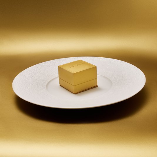 Золотая коробочка Mercury: весенний десерт в ЦУМ Кафе