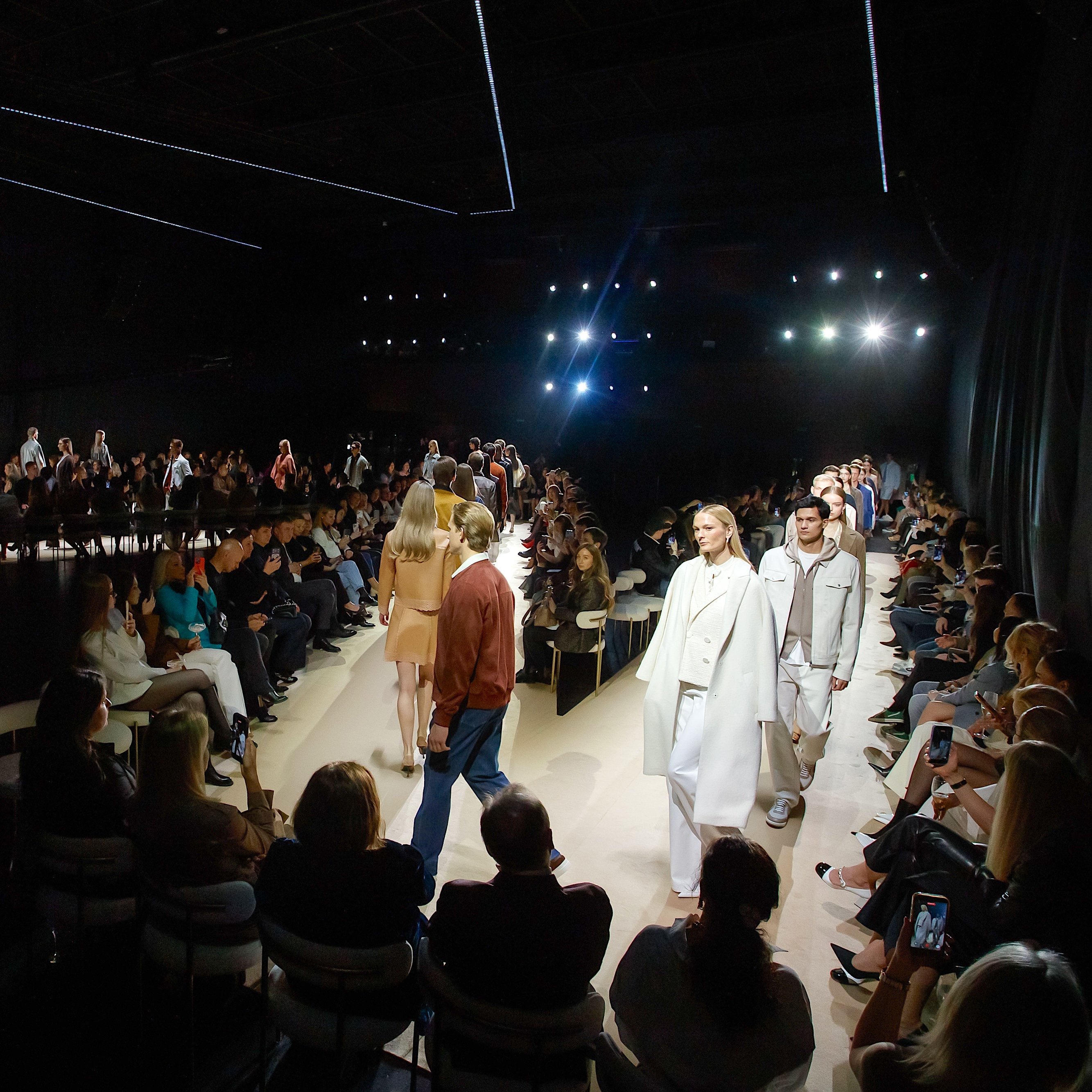 Шоу MVST весна-лето 2026: эстетика сдержанной роскоши