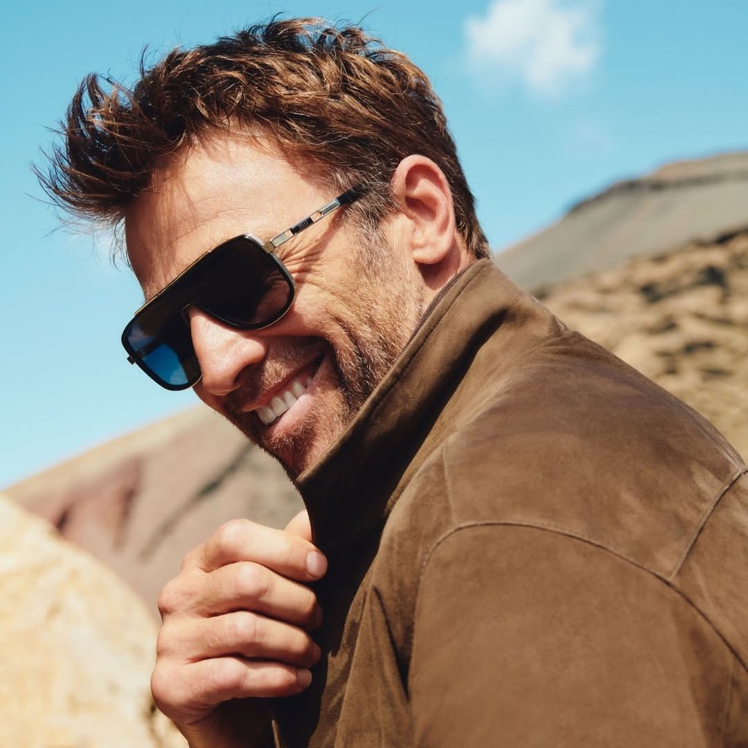 Стильные вещи из замши на весну