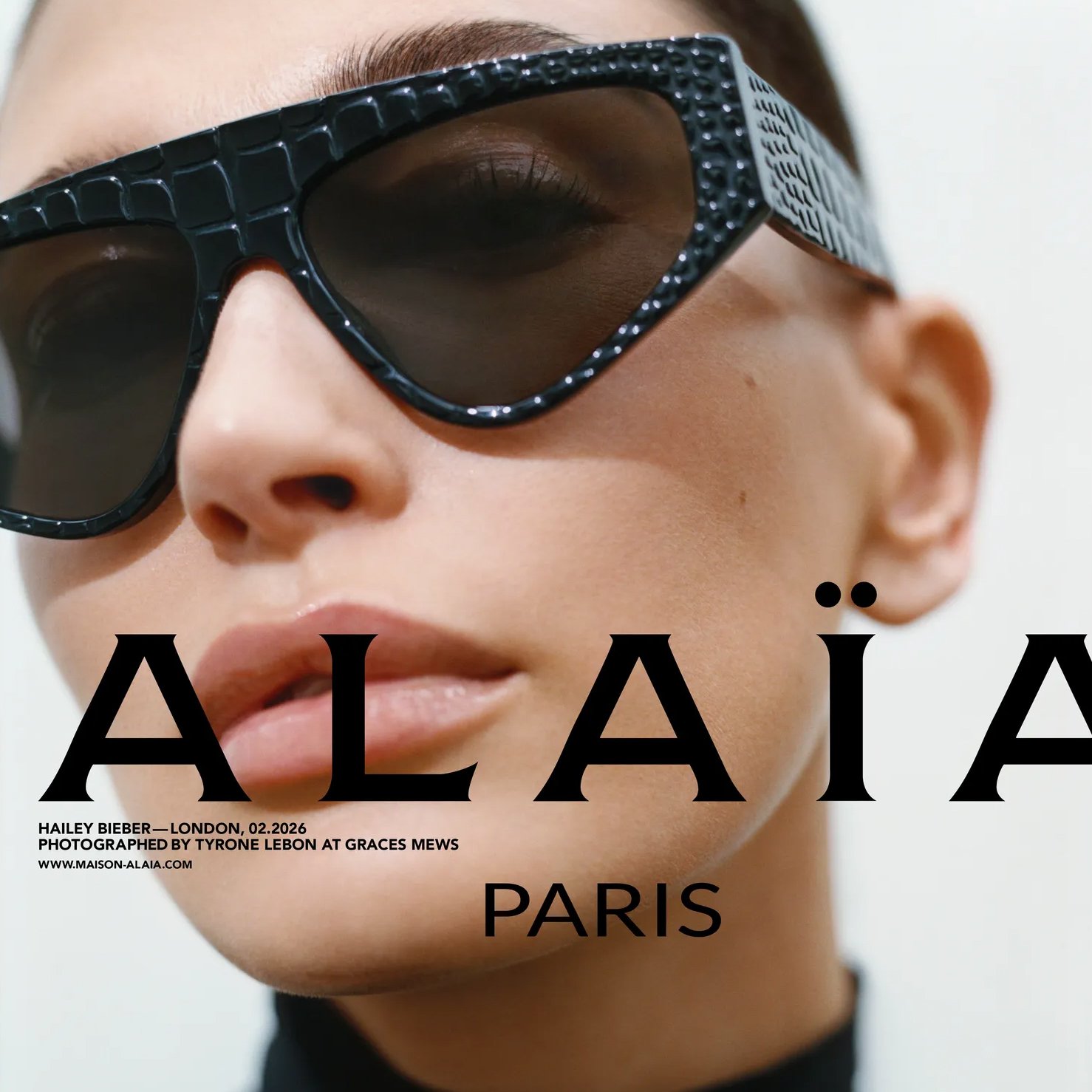 Хейли Бибер в новинках Alaïa
