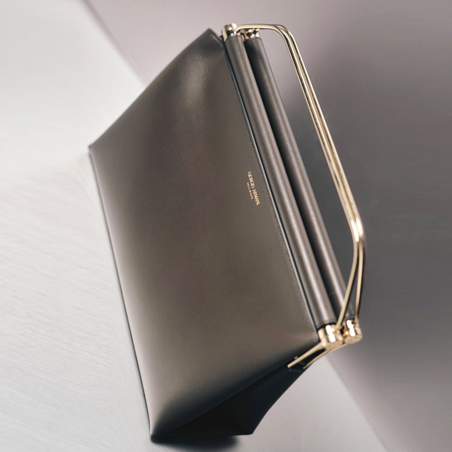 1990-е возвращаются: минималистичные сумки в стиле эпохи